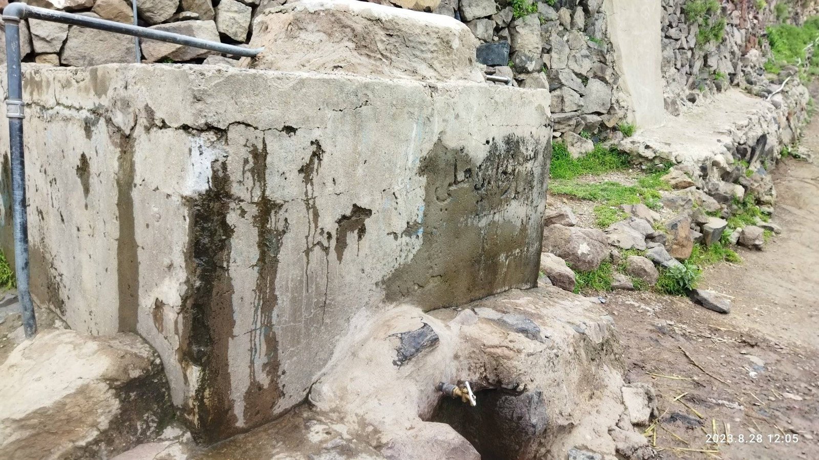 سكان قرية محطب يسعون لتأمين مياه صالحة للشُرب