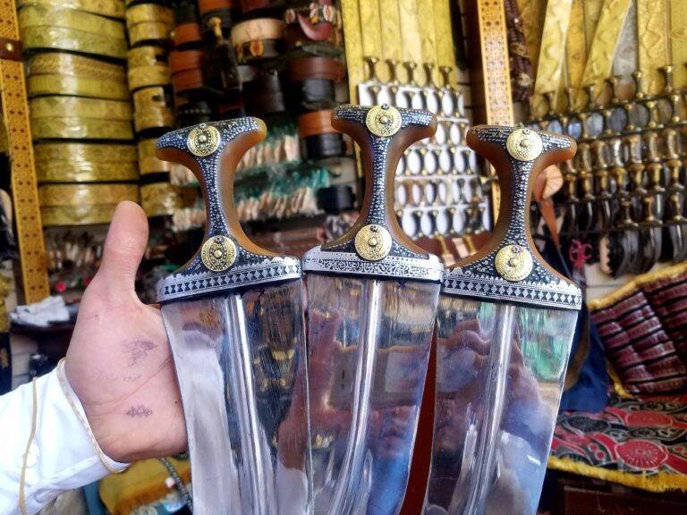 الجنبية.. إرث تاريخي راسخ ورمز هوية اليمنيين
