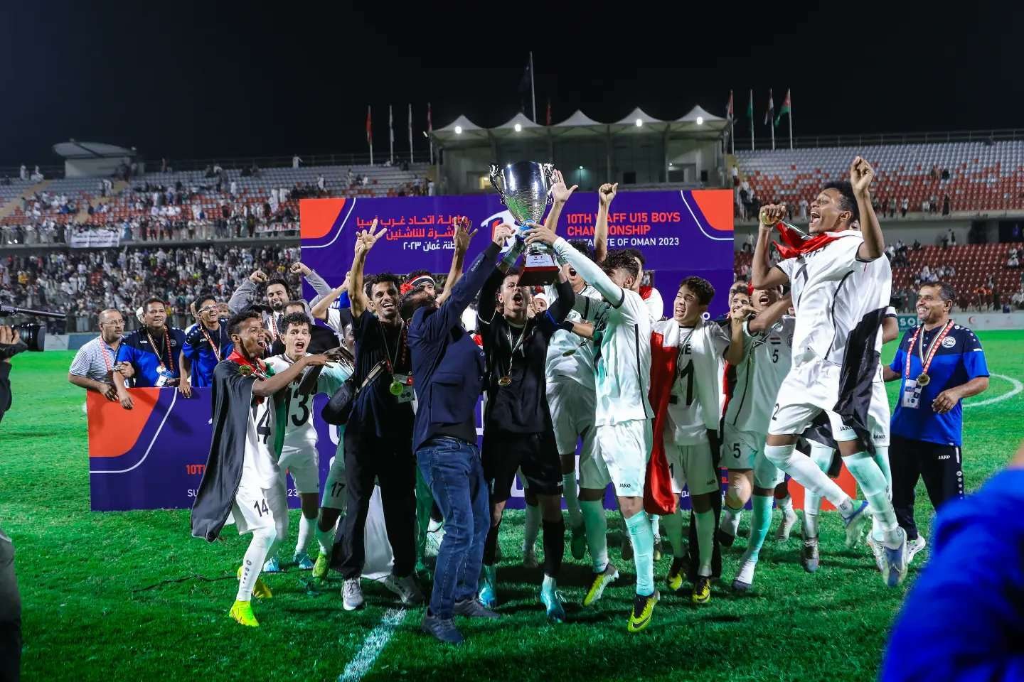 سكان الريف يحتفون بفوز المنتخب الوطني للناشئين