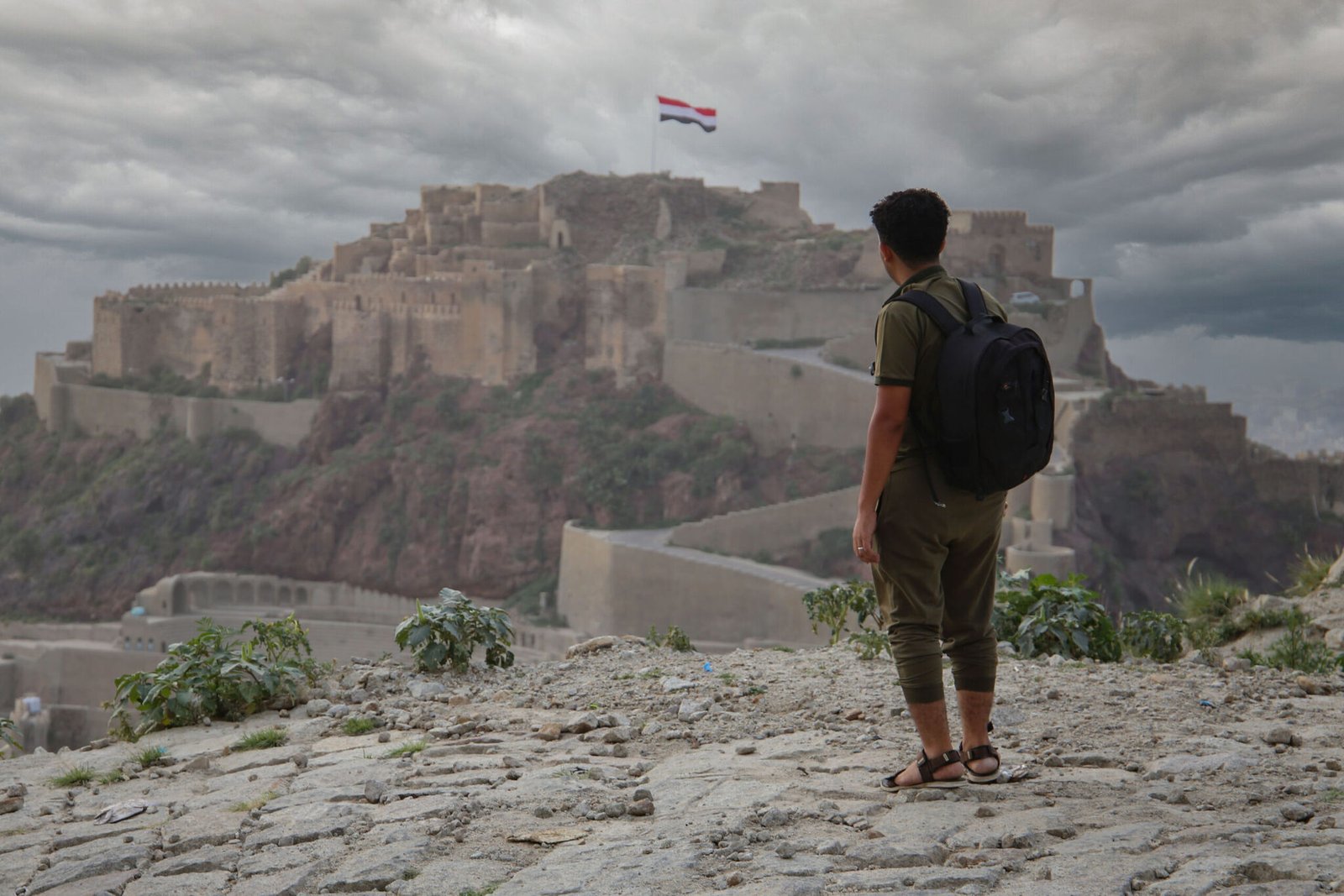 شباب الريف اليمني.. أحلام متواضعة تصطدم بواقع صعب