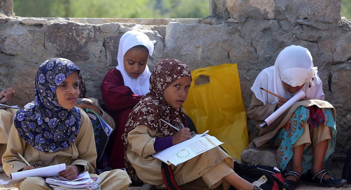 كيف يكافح طلاب الريف لمواصلة تعليمهم؟
