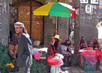 بائعات اللحوح.. صائمات يكافحن الفقر
