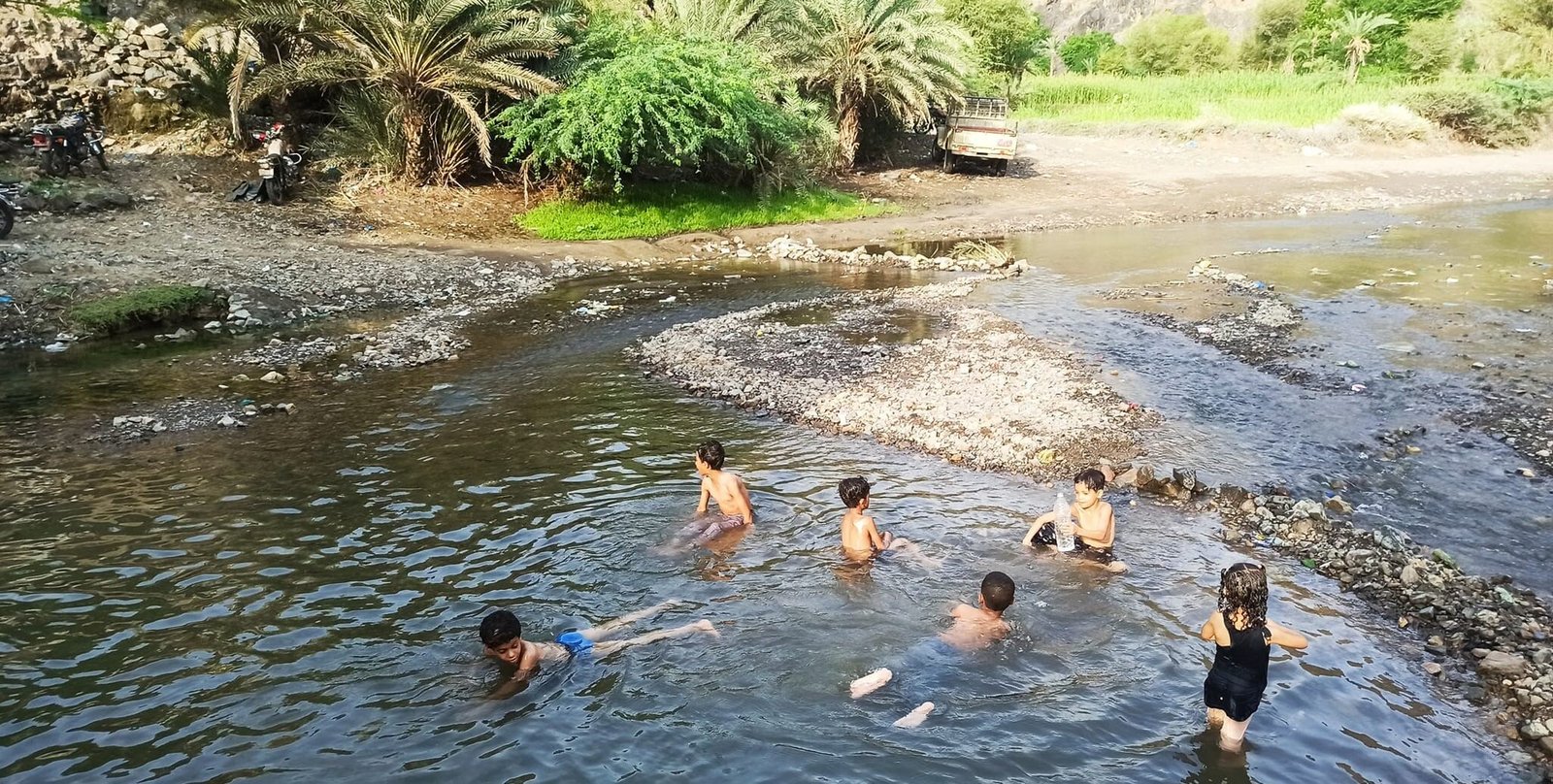 وادي رسيان بريف تعز.. وجهة سياحية تقاوم الإهمال