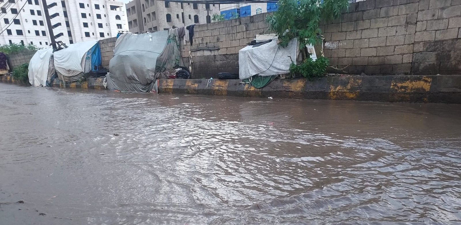 المهمشون في اليمن: مساكن هشة بمواجهة مناخ متقلب