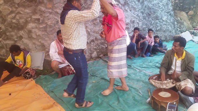"الزبيرية والعسكرية".. رقصات شعبية تتميز بها أرياف تعز
