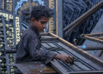 أطفال الريف في اليمن.. أحلام مُثقلة بأعباء الكبار