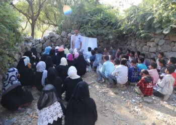 ريف تعز: مبادرة تنقل 500 طالبة من تحت الأشجار للفصول