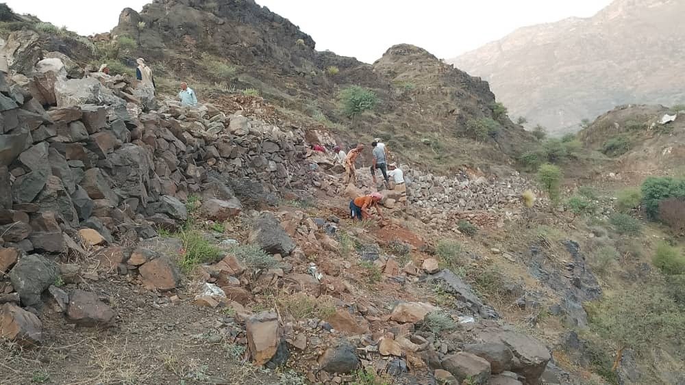 إب: مبادرة طريق "نقيل شُضّيف" ملحمة مجتمعة