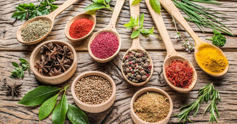 الأعشاب.. بين التراث العلاجي والمخاطر الصحية