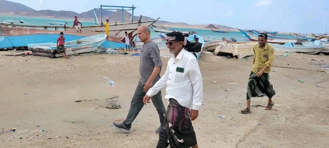 مد بحري يضرب سواحل "ذو باب" في البحر الأحمر
