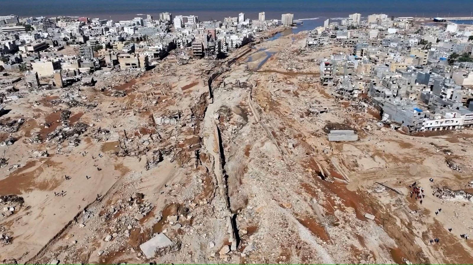 ما علاقة أزمة المناخ وارتفاع الحرارة بالفيضانات الكارثية؟