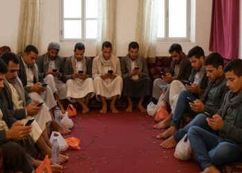 دواوين الأرياف.. كيف سلبت الهواتف روحها الإجتماعية؟