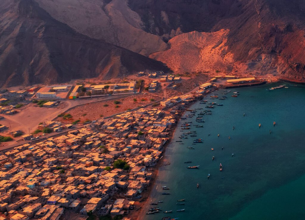 ساحل البريقة: حكاية من جمال مدينة عدن
