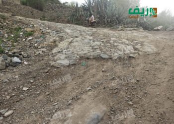 بني يوسف.. طريق وعر يحاصر الأهالي ومبادرة تفتح الأمل