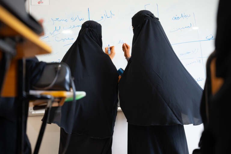 تعليم النساء في الضالع: "حورية" شابة تكسر قيود الجهل