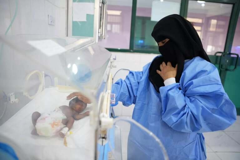 تقاليد متوارثة تُحرم أطفال الريف من الرضاعة الطبيعية
