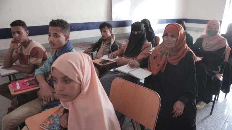 من الأمية للتعليم.. "رضية شمسان" حكاية إصرار ملهمة