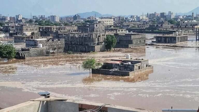 المنخفض الجوي في اليمن يخلف 16 وفاة وأضراراً واسعة