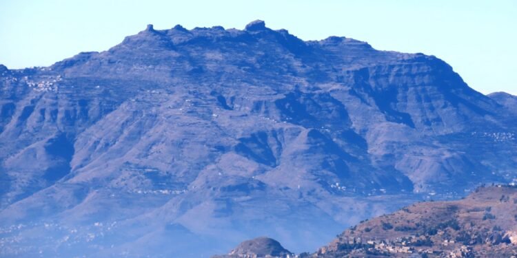 جبل التعكر.. أكبر الحصون التاريخية في اليمن