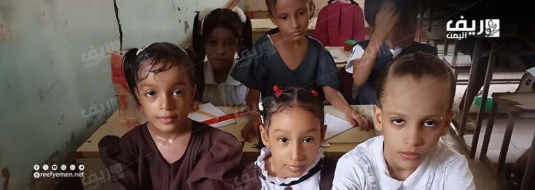 طلاب قرية عياض لحج: حر خانق وفصول مزدحمة