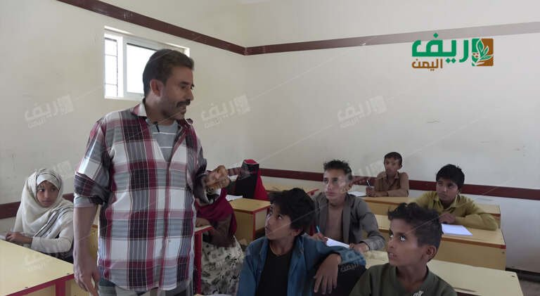 تعز.. مبادرات في موزع وسامع لتعليم الأطفال