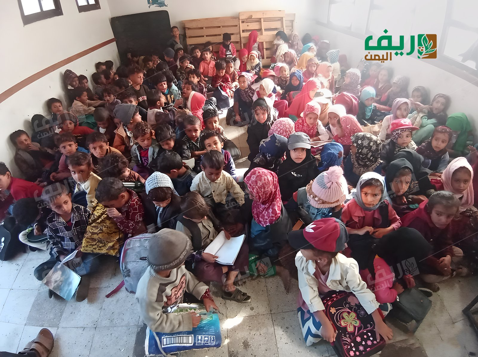 تعز.. مبادرات في موزع وسامع لتعليم الأطفال
