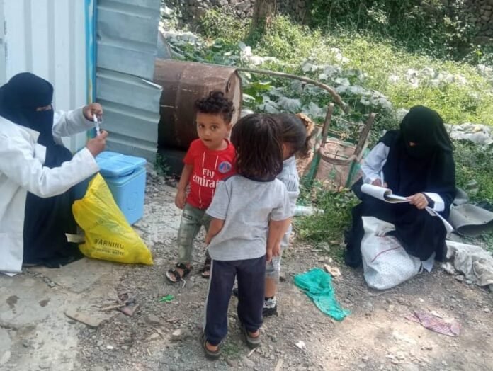 ‹التطعيم› رحلة شاقة لإنقاذ الطفولة في الريف