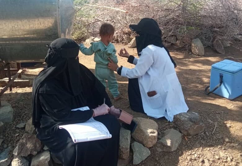 ‹التطعيم› رحلة شاقة لإنقاذ الطفولة في الريف