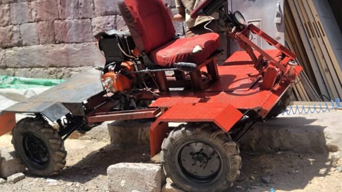 بجهود ذاتية.. شاب يطوّر آلة زراعية لخدمة مزارعي ريف إب