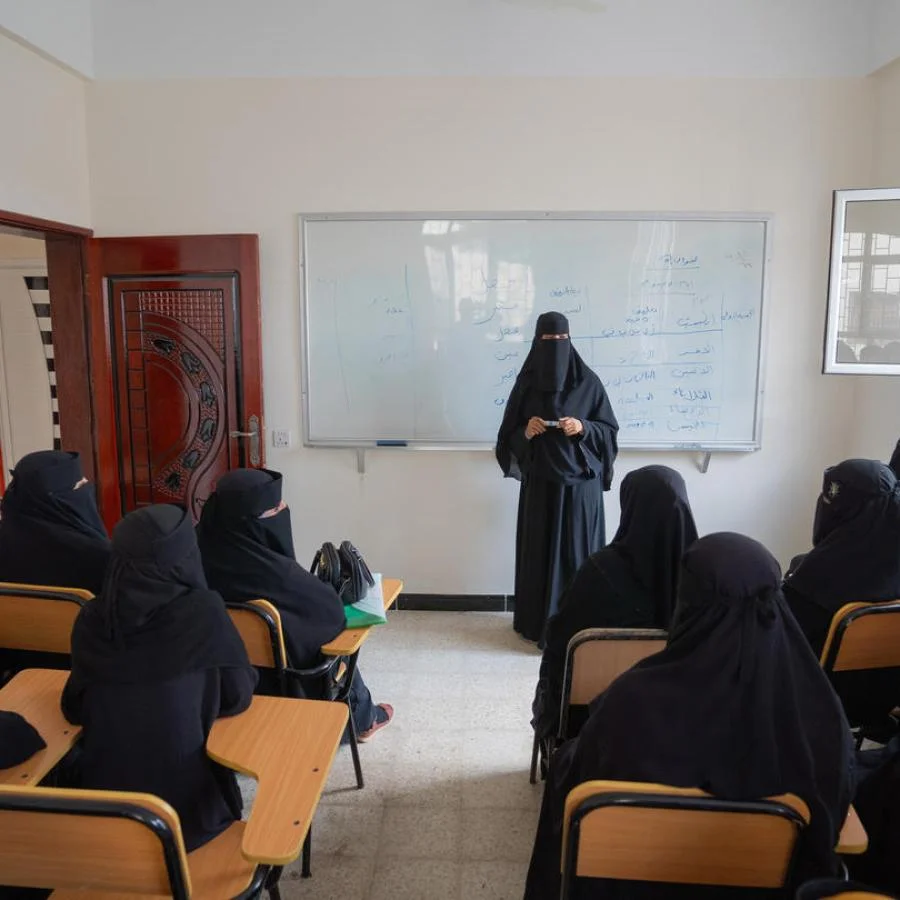 من الأمية للتمكين.. كيف غيّر التعليم حياة نساء شبوة؟