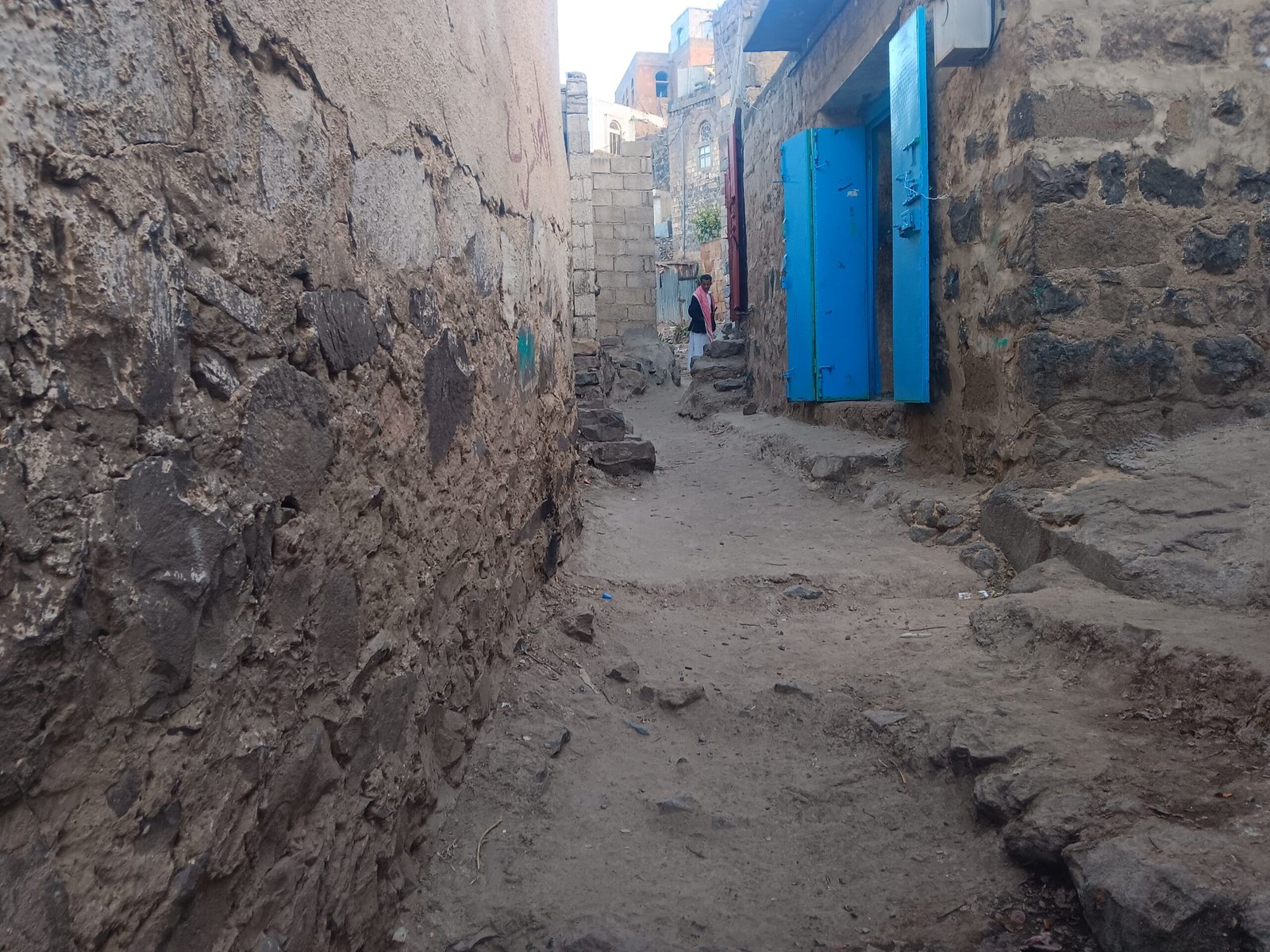 ريف إب: رصف أزقة قرية محطب بجهود مجتمعية