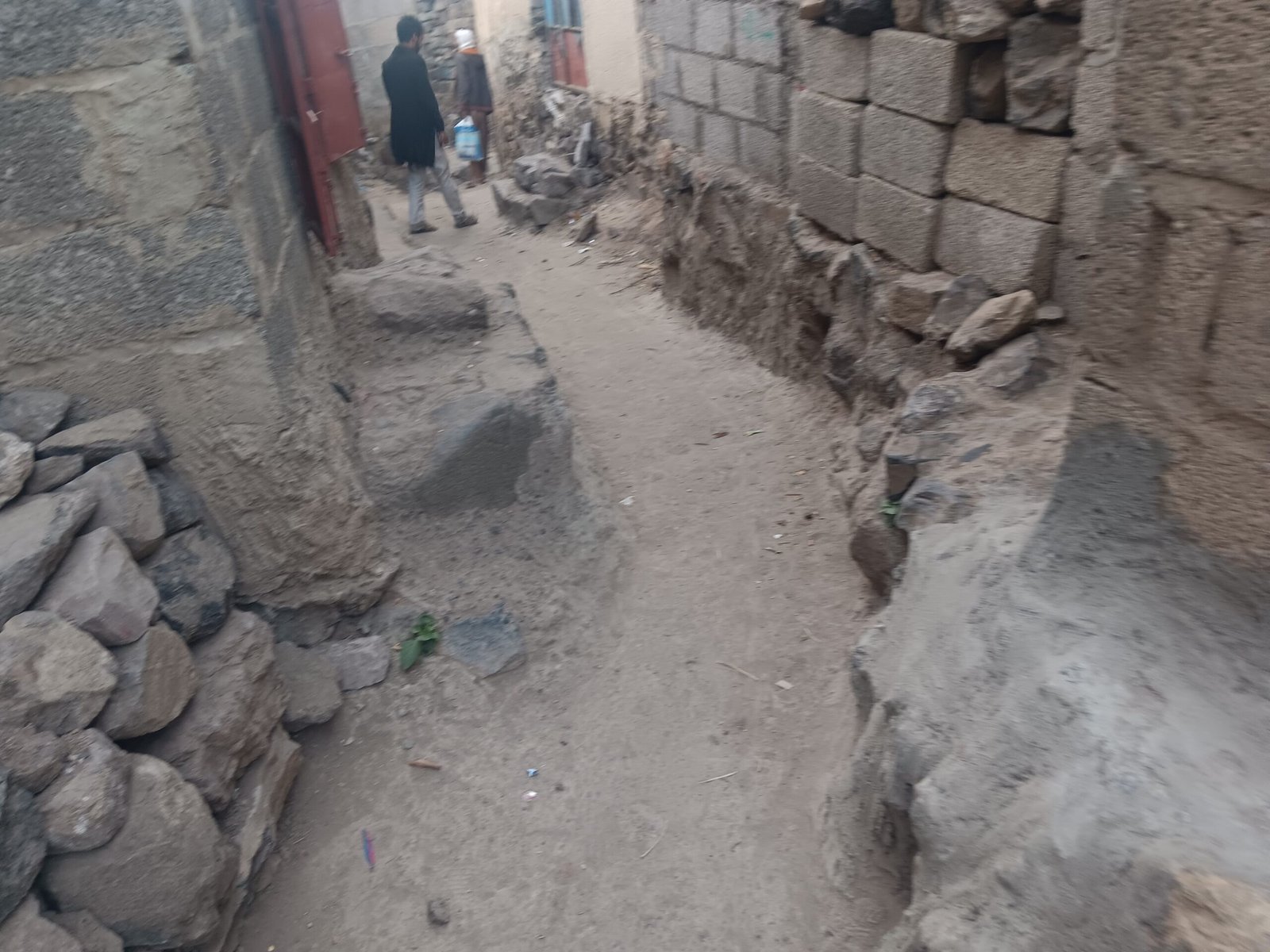 ريف إب: رصف أزقة قرية محطب بجهود مجتمعية