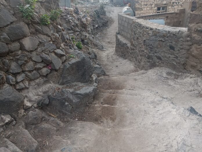 ريف إب: رصف أزقة قرية محطب بجهود مجتمعية
