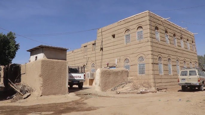 البيوت الطينية.. هوية ريفية مهددة بالغياب