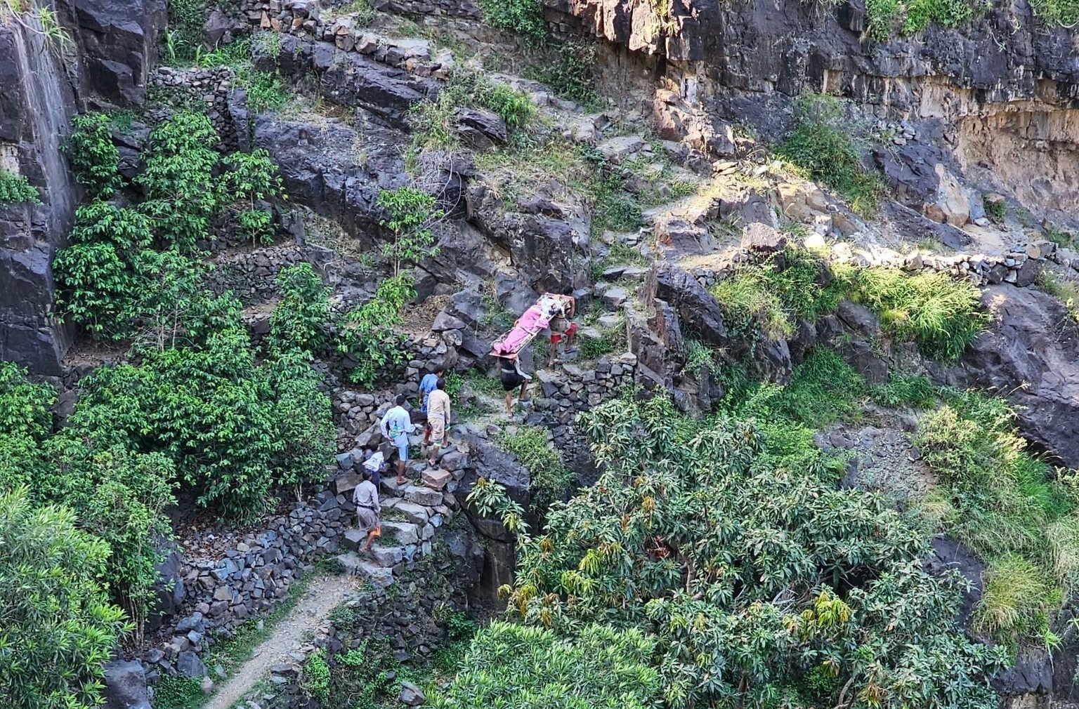 ‹الظهرة› في المحويت: قرية قاومت حصار التضاريس