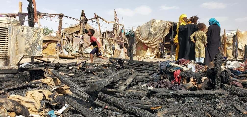 93 حادثة منذ مطلع 2026.. مأرب: حريق يلتهم 13 مأوى للنازحين