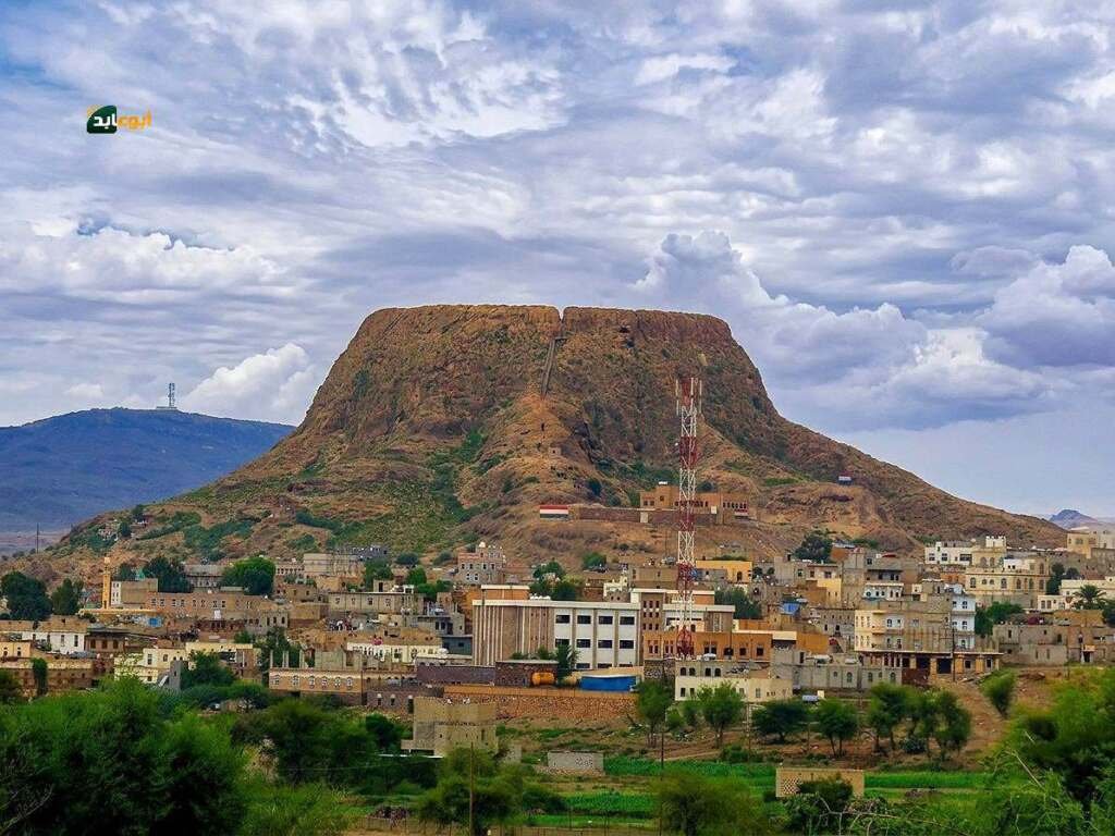 الفوهات البركانية في مدينة دمت