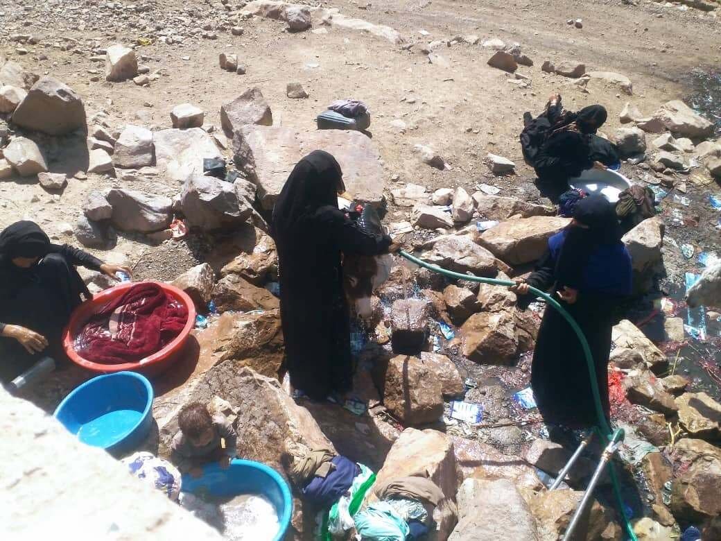 نساء قعطبة وشحّ المياه: رحلة يومية شاقة تبدأ فجراً