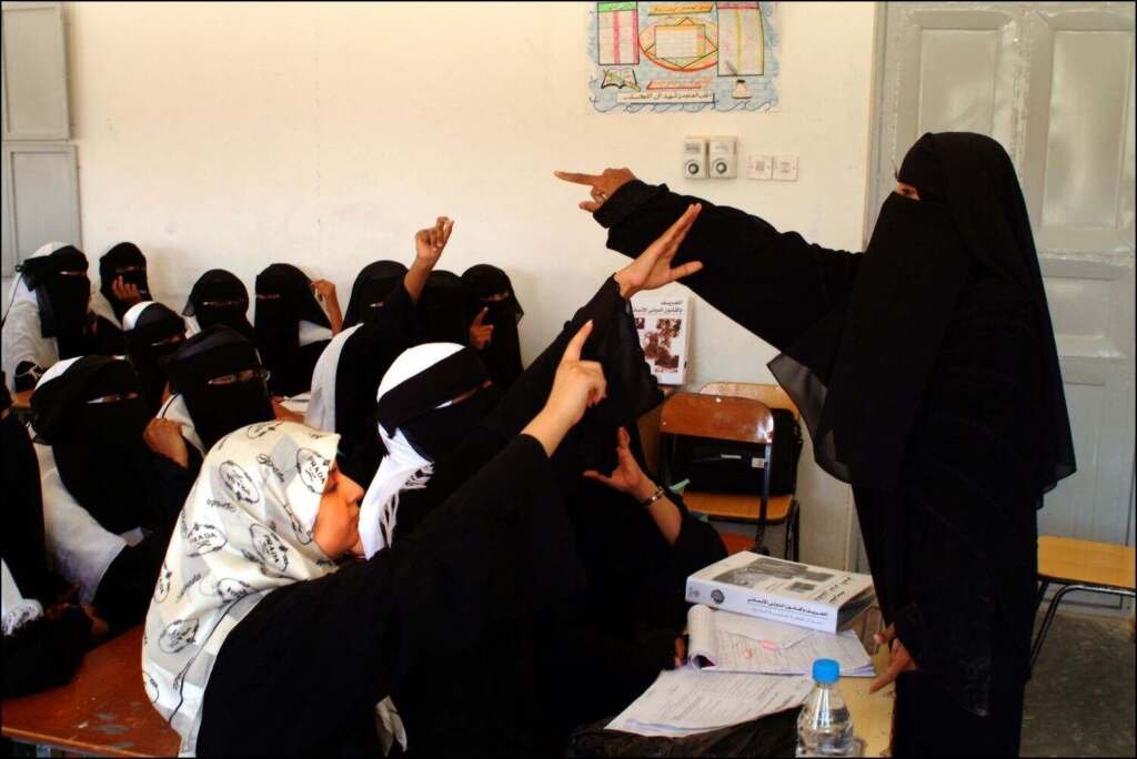 كليات التربية تعاني عزوفاً.. من سيعلم أطفالنا غداً؟
